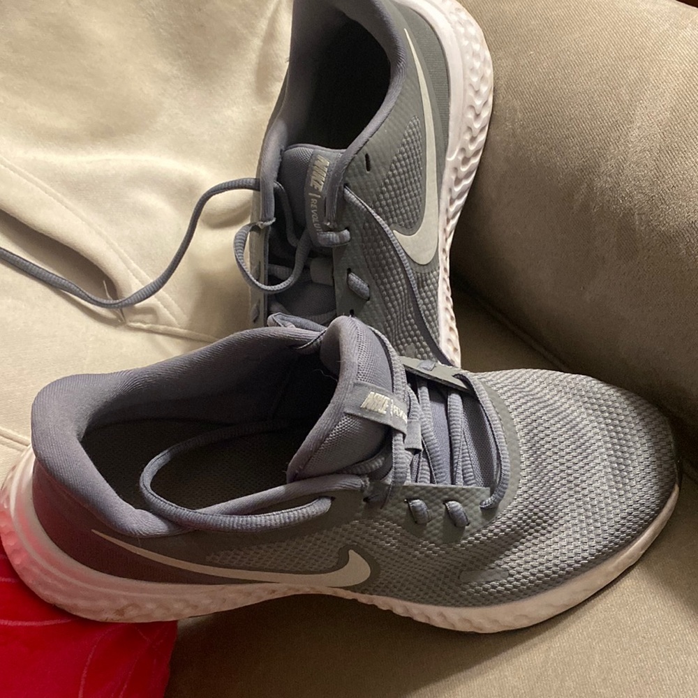 Nike Women’s Athletic Running Shoes Gray White